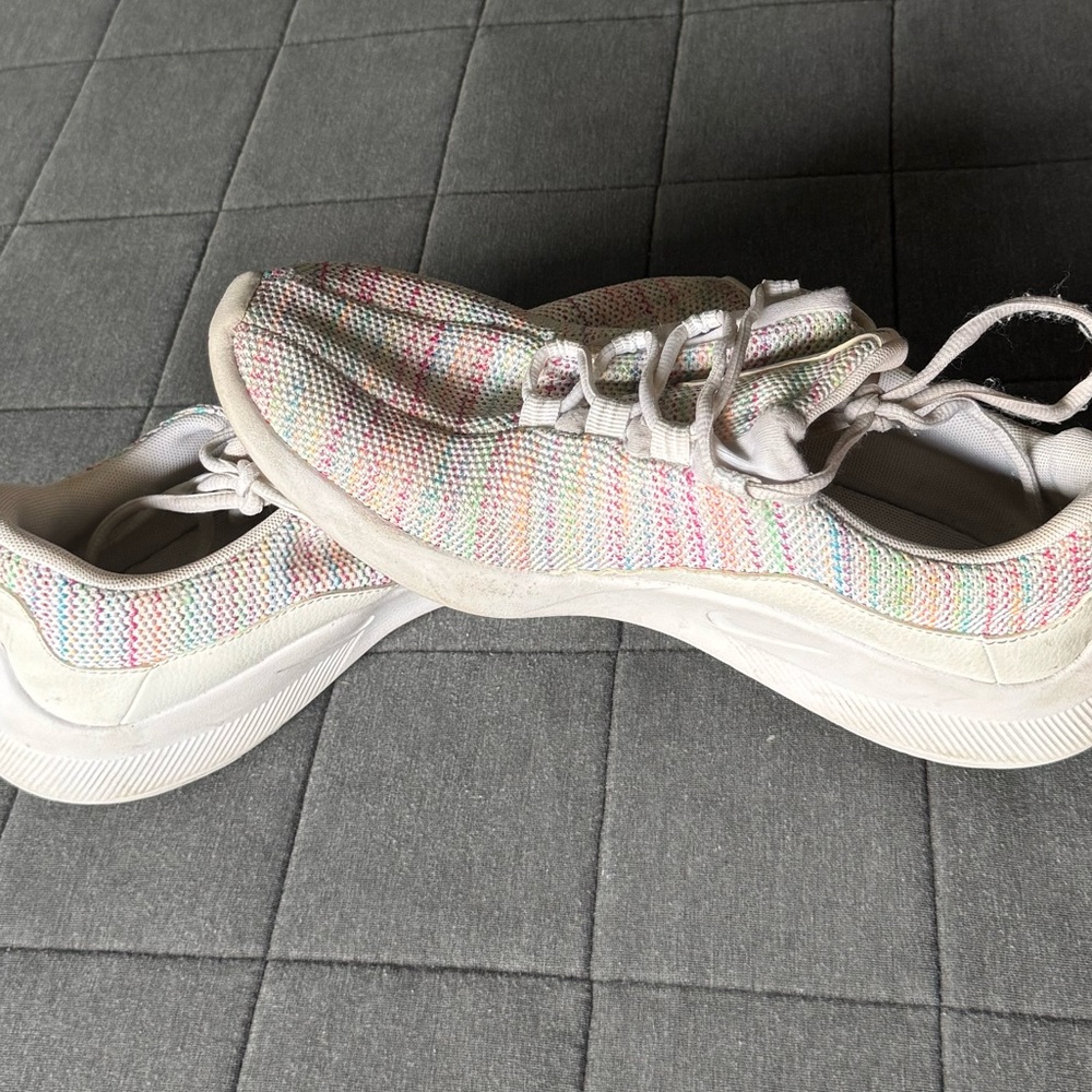 Nike Girls Multicolor Sneakers! - Picture 3 of 5